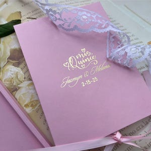 Elegante Quinceanera-Einladungsbox in Blush Pink & Goldfolie - Perfekt für Hochzeiten und besondere Anlässe