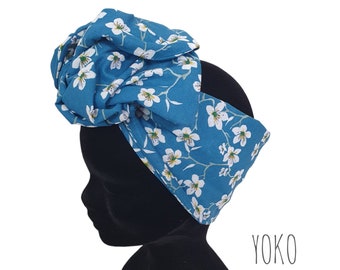 Demi-Turban, bandeau fil de fer modulable turban fleuri fleurs d'amandier fond bleu YOKO