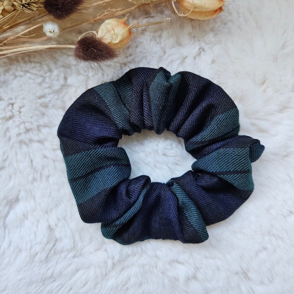 Chouchou/scrunchie elastique cheveux , tartan écossais vert et bleu marine