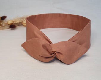 Diadema rígida de alambre color marrón avellana liso