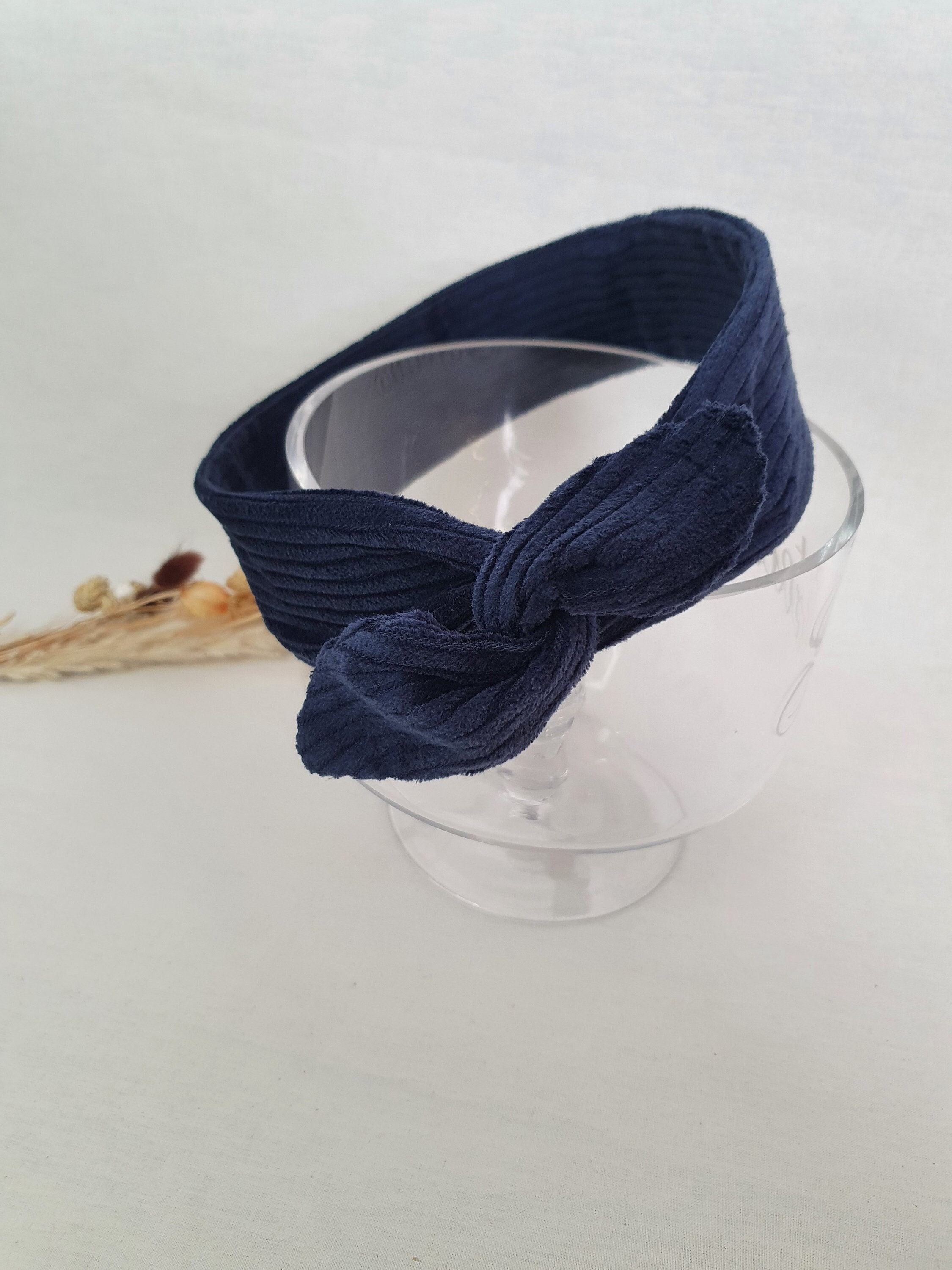 Bandeau ,serre tete,bleu marine ,avec guipure perlées ,tricot, laine,  dentelle, feuilles - Un grand marché