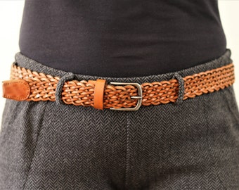 Geflochtener Frauengürtel, personalisierter Ledergeflechtgürtel, hellbrauner Unisexgürtel, besonderes Geschenk für Mädchen, handgewebte Gürtel aus echtem Leder