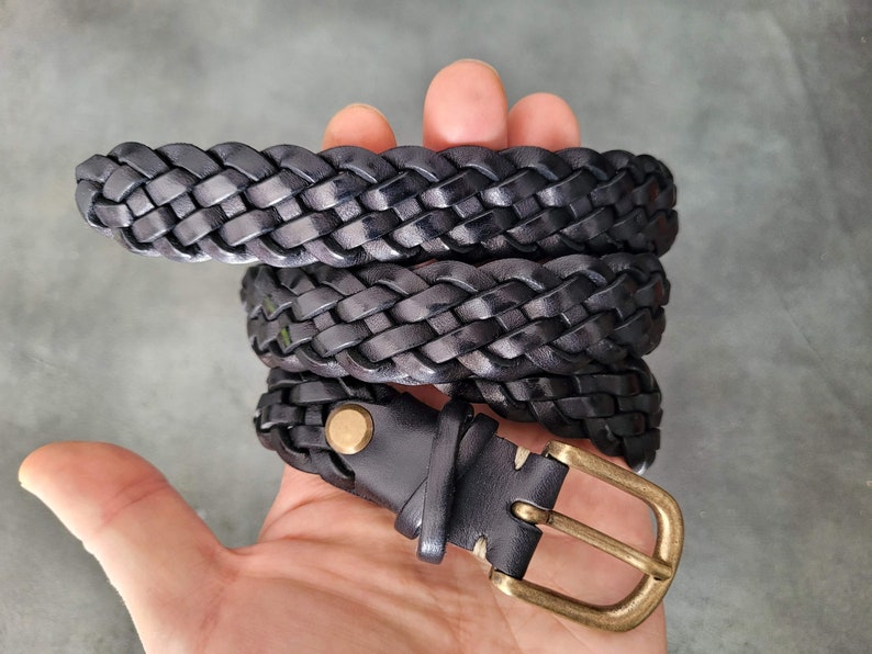 Ceinture fine en cuir tressée, ceinture tressée unisexe, cadeau de Noël et d'anniversaire, ceinture fine de 2,5 cm tissée à la main sur mesure pour hommes et femmes. image 2