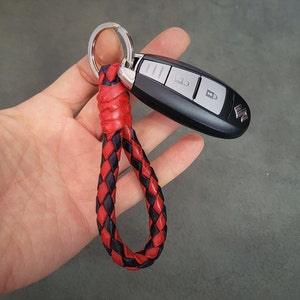 Porte-clés coloré tressé coffret cadeau pour hommes ou femmes porte-clés en cuir de couleur rouge porte-clés à main poignée de voiture porte-clés en cuir pleine fleur