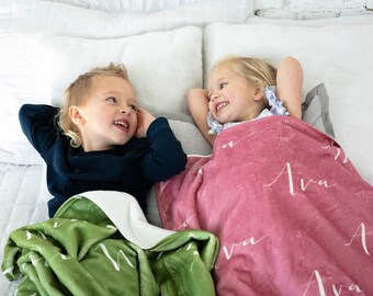 Manta de primavera personalizada para bebé o niño pequeño: manta con nombre personalizado, manta polar acogedora, regalo personalizado para cumpleaños o festividades.
