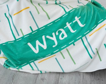 Manta grande personalizada con motivos verdes de primavera: manta con nombre personalizado, acogedora manta de forro polar, regalo personalizado para cumpleaños o festividades.