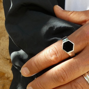Onyx Hexagon Ring/ Hexagon Ring Men/ Onyx Hexagon Signet/ Onyx Silver Ring/ Silver Hexagon Ring/ Onyx Ring Men/ Mens Onyx Ring/ Mens Ring