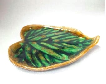 Keramik Blatt Schmuckschale, Schmuckschale Blatt, Blatt Schale grün, Design Platte vegetabil, Design Schale Blatt