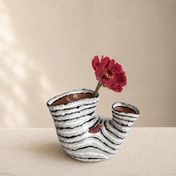 Handgefertigte, skulpturale Keramikvase, moderne schwarz-weiß gestreifte Vase, Doppelknospenvase, kunstvolle Keramik, einzigartiges Geschenk für die Wohndekoration