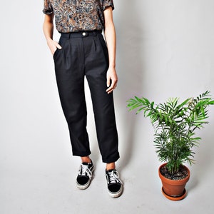 Linen pleated trousers “Minimal Grunge”. High cut with mom/girlfriend fit