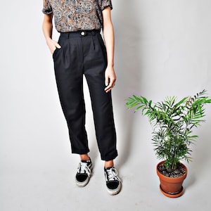 Linen pleated pants "Minimal Grunge." High-rise with mom/girlfriend fit