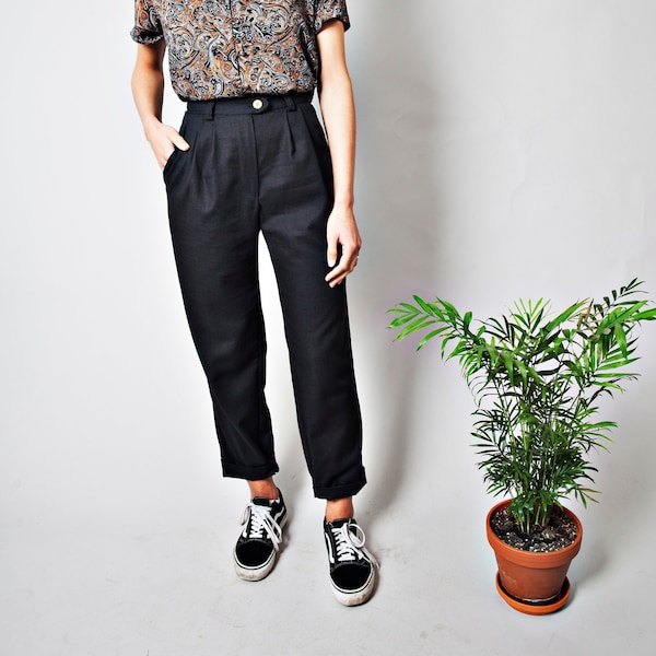 Pantalon plissé en lin « Minimal Grunge ». Coupe haute avec coupe maman/petite amie