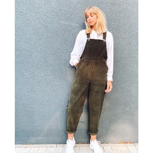 Dungarees, dungarees, leisure overalls “Minimal Grunge” made of corduroy in 90s, retro style, bottle green