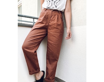 Pantalone in lino con pinces “Minimal Grunge”. Taglio alto con vestibilità mamma/fidanzata
