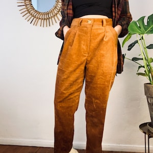 Cordhose mit Bundfalten Minimal Grunge mit Knopf und Knopfloch Bild 2