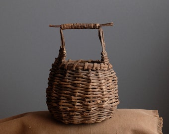 Vintage wicker basket，Vine woven flower basket，