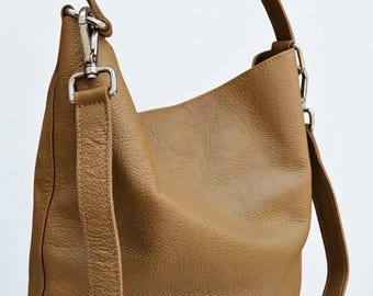 Bolso hobo de cuero genuino hecho a mano para mujer, color marrón claro, tipo cubo, bolso de hombro minimalista.