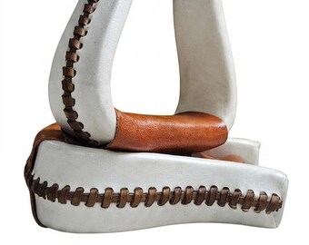 Estribos occidentales trenzados de cuero crudo blanco hechos a mano – Equipo para montar a caballo de sendero. Altura: 5,5" (14 cm), cuello: 3".