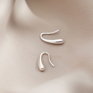 Milacolato 925 Sterling Silver Small Hoop Earrings 18K White Gold Plated  Curb Chain Huggie Earrings Hypoallergenic Cartilage Hoops Earrings for Women  Girl, 9mm - Yahoo Shopping