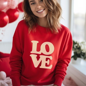 LOVE Sweatshirt, cosy winter sweater, perfect for the Valentines Season, on-trend typographical design