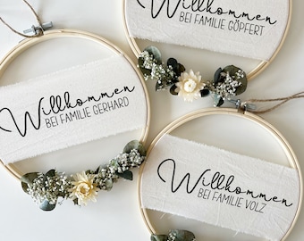 Personalisierter Kranz|Türschild | Türschild | Hochzeit | Einzug | Zuhause | Home | Stickrahmen | Trockenblumen