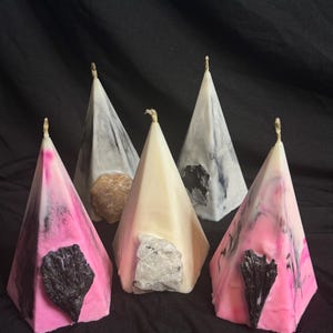 Velas de Cristal da Divindade Lúcifer - Cranberry, Mirra, Baunilha + leitura de tarô grátis com 1 carta com Lúcifer - rei do Inferno, Vênus, portador da luz