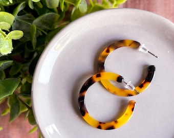 Brown Tortoiseshell Hoop Acrylic Earrings, Tortoiseshell Lightweight Earrings, Modern Boho Earrings, Statement Earrings, Fall earrings