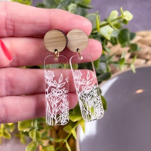 Clear Acrylic Wildflower Earrings, Engraved Earrings, Bar Earrings, Spring and Summer Earrings, Gift for Mom, Bridesmaid Earrings