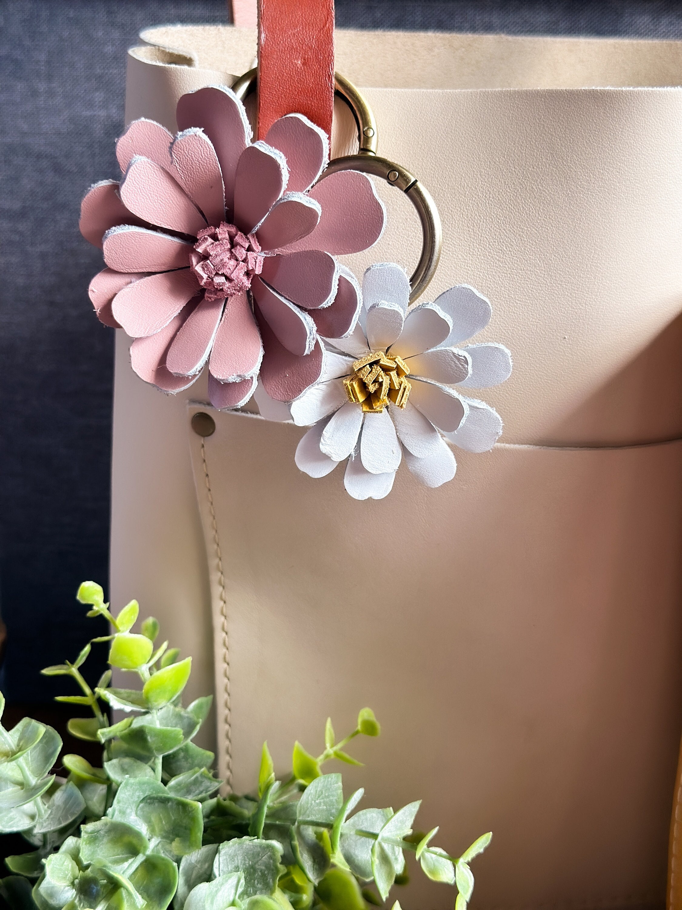 Large Dusty Blush Pink Daisy Flower Purse Charm, Genuine Leather Bag Charm, Purple purse Bling flair, Spring Bag Charm, Mother’s Day gift