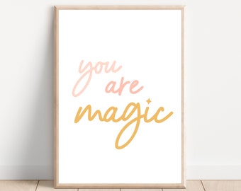 Stampa artistica "You Are Magic": decorazione arcobaleno per la cameretta dei bambini (download digitale)