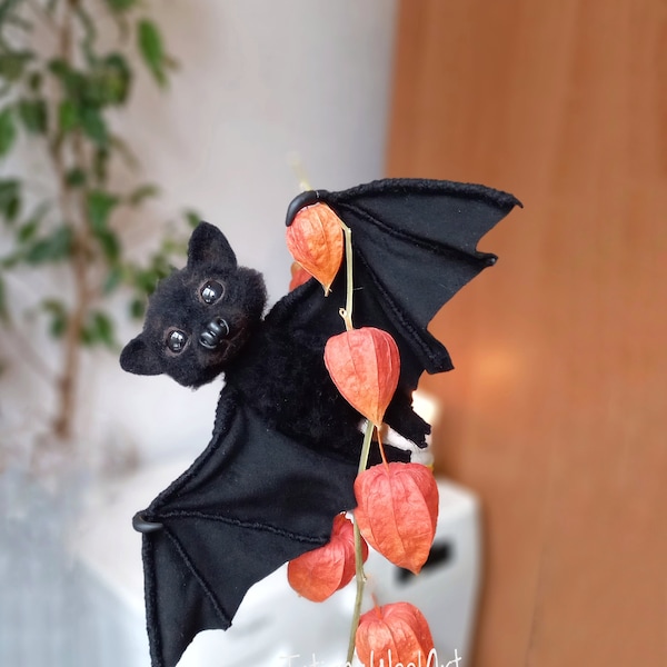 Needle felted realistic bat, Vampire bat, Gothic gift ideas,  Felted wool bat, Halloween bat, Cute little bat.Make to order