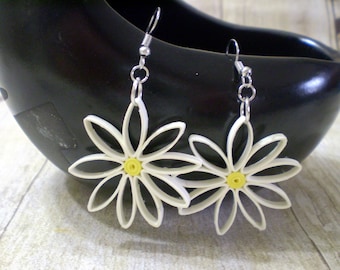 White Daisy Paper Quilled Dangly Earrings, Handmade Paper Earrings, Dangle Earrings for Women, Flower Earrings Dangle