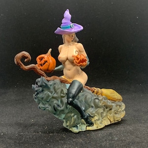 3D-geprint, handgeschilderd pin-upmodel Halloween-heks