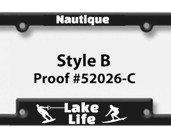 Puede incluir: Marco de matrícula negro con texto blanco "Nautique", "Style B" y "Proof #52026-C". La sección inferior muestra "Lake Life" y siluetas de personas practicando esquí acuático y wakeboard.