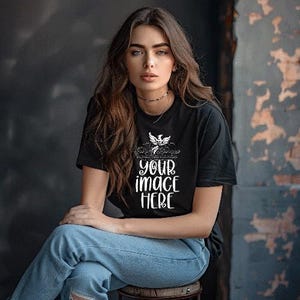 3001 mockup zwart shirt, model vrouw model, zwart 3001 mockup, Bella Canvas 3001 mockup shirt, mockup zwart shirt, brunette blanke vrouw sexy