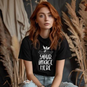 3001 mockup zwart shirt, model vrouw model, zwart 3001 mockup, Bella Canvas 3001 mockup shirt, mockup zwart shirt, blanke vrouw roodharige sexy