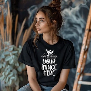 3001 mockup zwart shirt, model vrouw model, zwart 3001 mockup, Bella Canvas 3001 mockup shirt, mockup zwart shirt, brunette blanke vrouw sexy