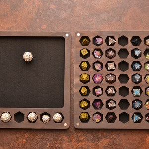 DnD.  Dungeons and Dragons Dobbelsteenhouder 7 set, gepersonaliseerde dobbelsteendoos. Dobbelsteenbak op maat. Opslag voor houten dobbelstenen.