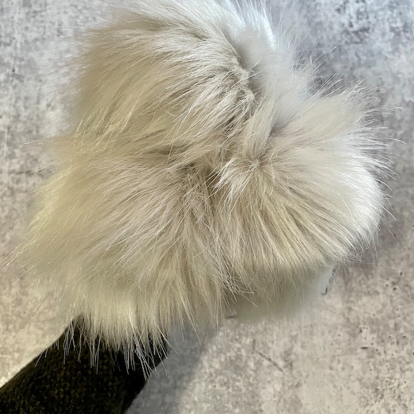 Luxury Handmade Faux Fur Pom Pom - Stylish and Soft Hat Accessory