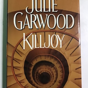 Assortment of Julie Garwood Hardback and Paperback Novels