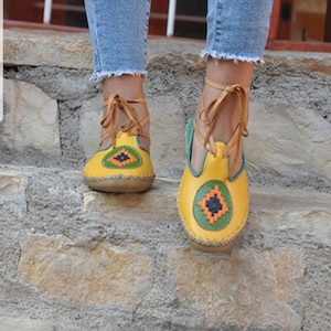 Genuine Leather Women slippers, shoes. Huarache Sandals, Boho style,  Hippie, Vintage, Mexican Style, Colorful Leather, Mexican Huarache.