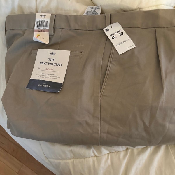 Brand New Dockers Relaxed Comfort Khaki -pleaded with cuff size 42 X 32 length