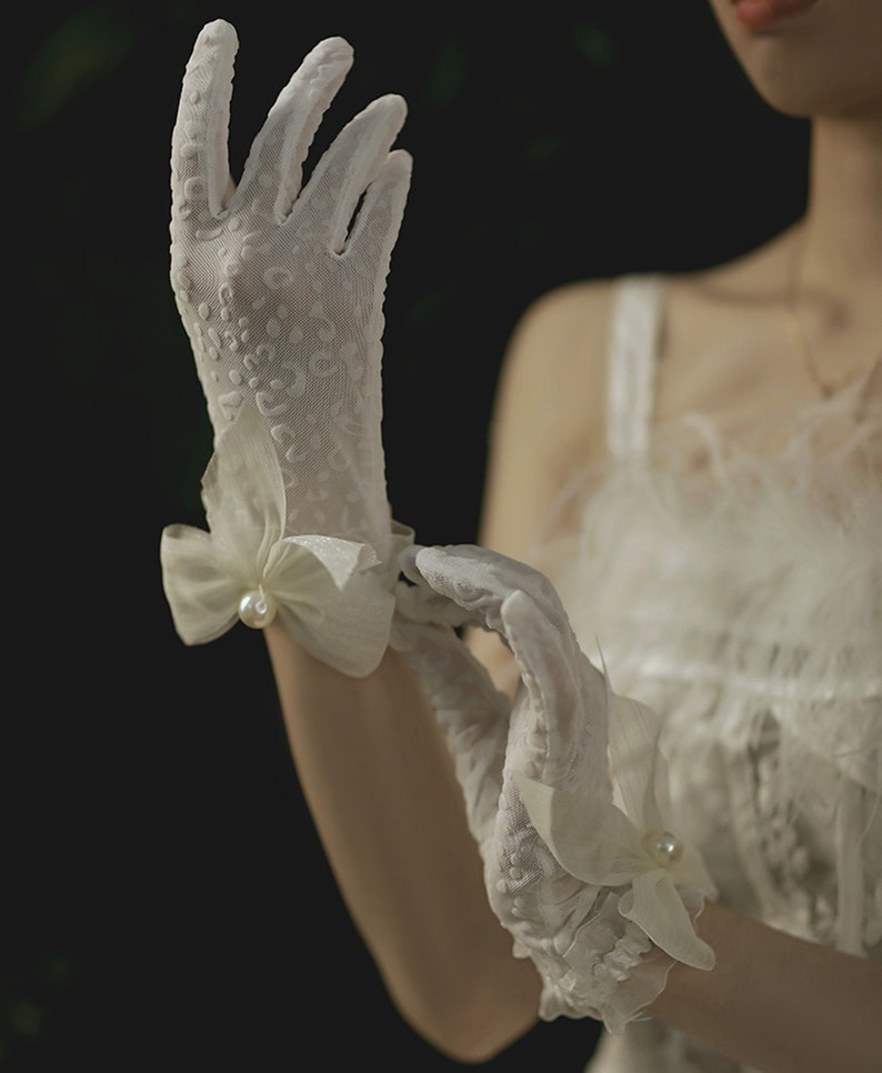 Pair of White Lace Bridal Gloves With Bow Vintage 1980\u2019s White Stretch Lace Bow Wrist Gloves Classic 80/'s Vintage Style #45