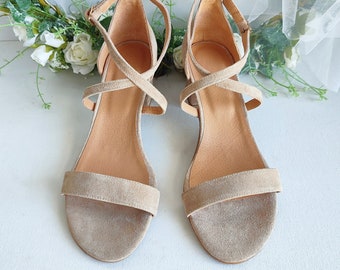 Sandali con tacco in pelle scamosciata beige medio, scarpe aperte con cinturino sul davanti incrociate, comodi tacchi a blocchi, scarpe da sposa, sandali in pelle da damigella d'onore