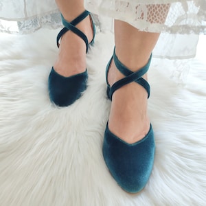 Bridal Shoes in Emerald Blue Velvet, Cross Front Ankle Closure, Velvet Mid Block Heels, Women&#39;s Closed Toe Sandals, Flower Girl Shoes
