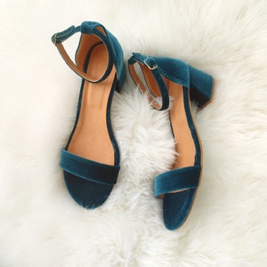 Emerald Green Velvet Celebration Sandals, Ankle Strap Bridal Heels, Velvet Green Shoes, Wedding Block Heels, Lovely Maid Of Honor Shoes