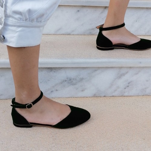 Flat closed toe shoes Clearance