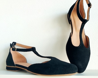 Vintage inspired Shoes, T-Strap Flat Shoes With Wrist Closing, Women's  Closed-toe Sandals, Dancing Shoes, Black Suede Leather Ballet Pumps