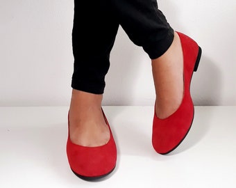 Helle rote flache Damenschuhe, Lederrundungs-Zehenschuhe, Slip-on-Bequeme und attraktive Ballettschuhe, rote Wildleder-Ballerinas, tägliche Abnutzungsschuhe