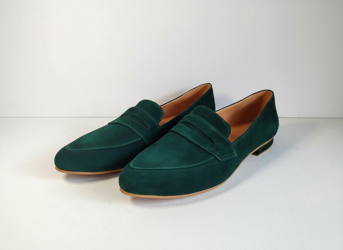 green emerald velvet dress Amazon.com | SHOWFOREST Women's 2.5 Inch Dress Spool Evening Slip On  Pointed Toe Suede Mid Heel Pumps Shoes Army Green Size 5 - Zapatos de Mujer  de Tacon Bajo Elegantes main image 1